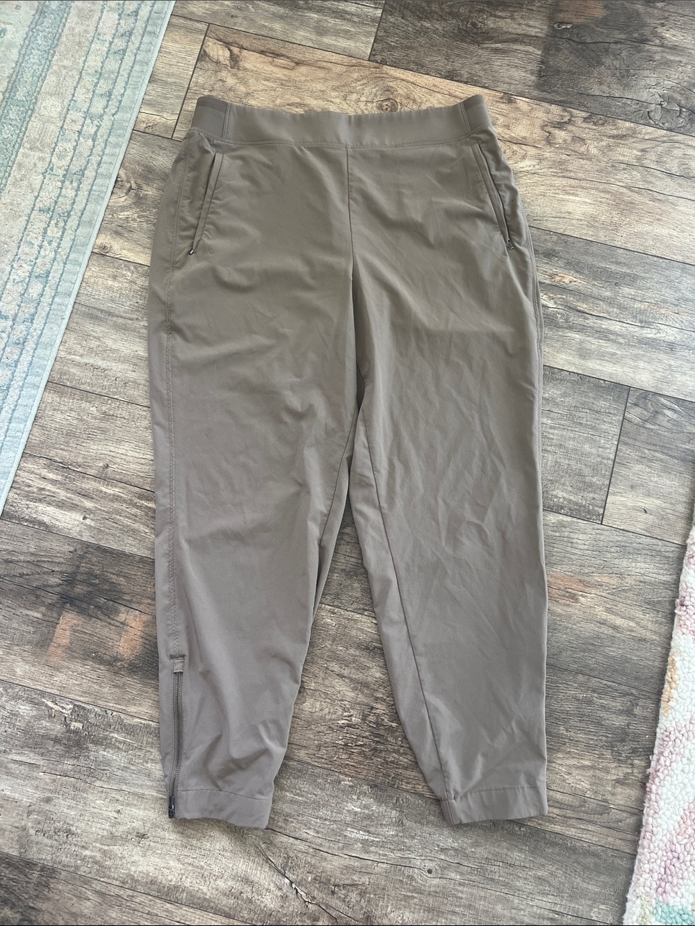 Athleta jogger pants